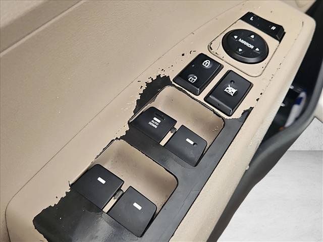Used 2018 Hyundai Elantra SE FWD image 11