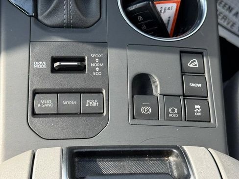 Used 2025 Toyota Highlander XLE AWD/4WD image 30