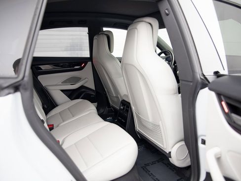 Certified 2025 Porsche Macan Electric image 26