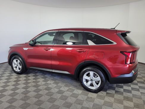 Used 2022 Kia Sorento LX FWD image 3