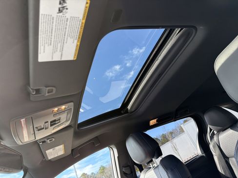 Used 2023 Toyota Sienna XSE image 28