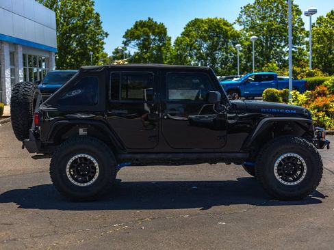 Used 2014 Jeep Wrangler Unlimited Rubicon w/ Max Tow Package AWD/4WD image 10