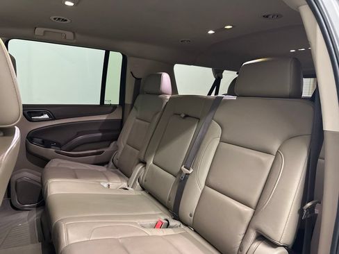 Used 2020 Chevrolet Suburban LT w/ Luxury Package RWD image 50