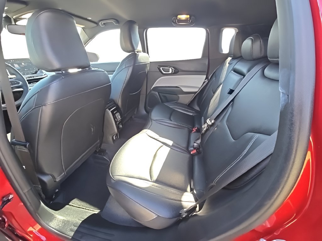 Used 2025 Jeep Compass Limited AWD/4WD image 11