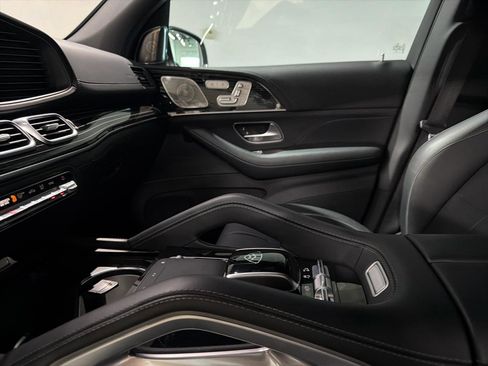 Used 2023 Mercedes-Benz Maybach GLS 600 4MATIC image 18