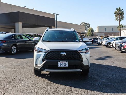 Used 2022 Toyota Corolla Cross LE image 2