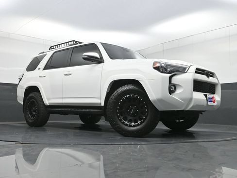 Used 2022 Toyota 4Runner SR5 Premium w/ Moonroof Package RWD image 23