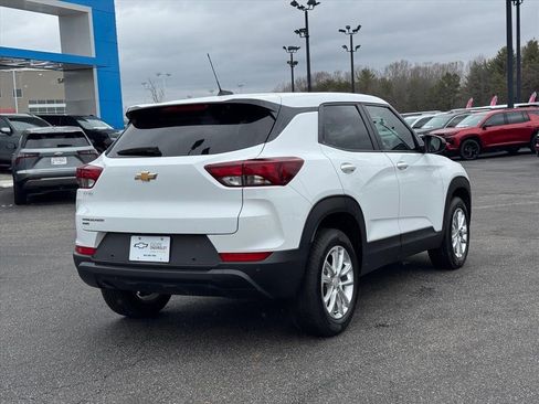 Used 2024 Chevrolet TrailBlazer LS w/ LS Convenience Package image 3