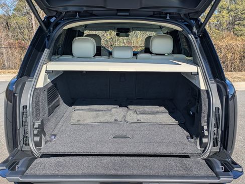 Certified 2025 Land Rover Range Rover SE image 28