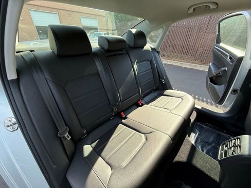 Used 2018 Volkswagen Passat 2.0T SE w/ SE Lighting Package image 24