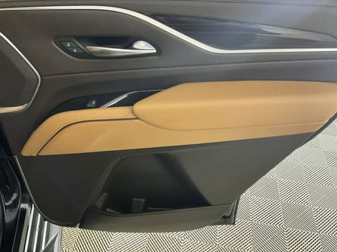 Used 2022 Cadillac Escalade Premium Luxury image 13