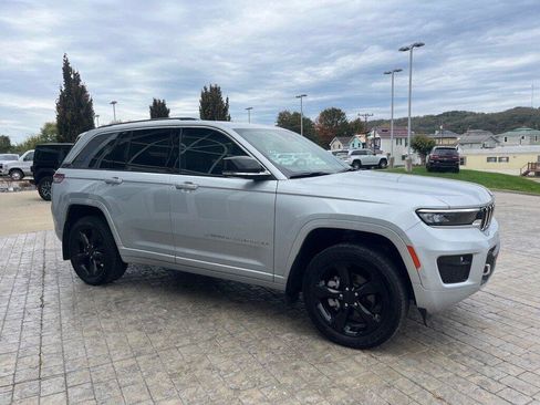 Used 2023 Jeep Grand Cherokee Overland image 4