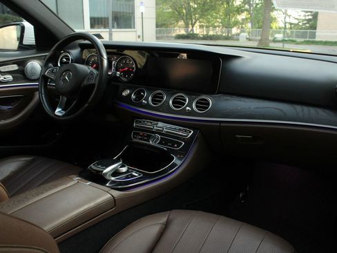 Used 2017 Mercedes-Benz E 300 image 24
