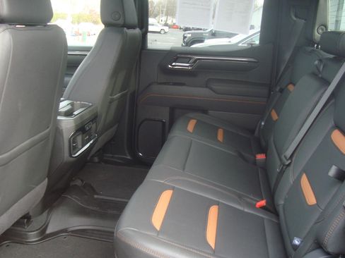 Used 2025 GMC Sierra 1500 AT4 w/ AT4 Premium Package image 15