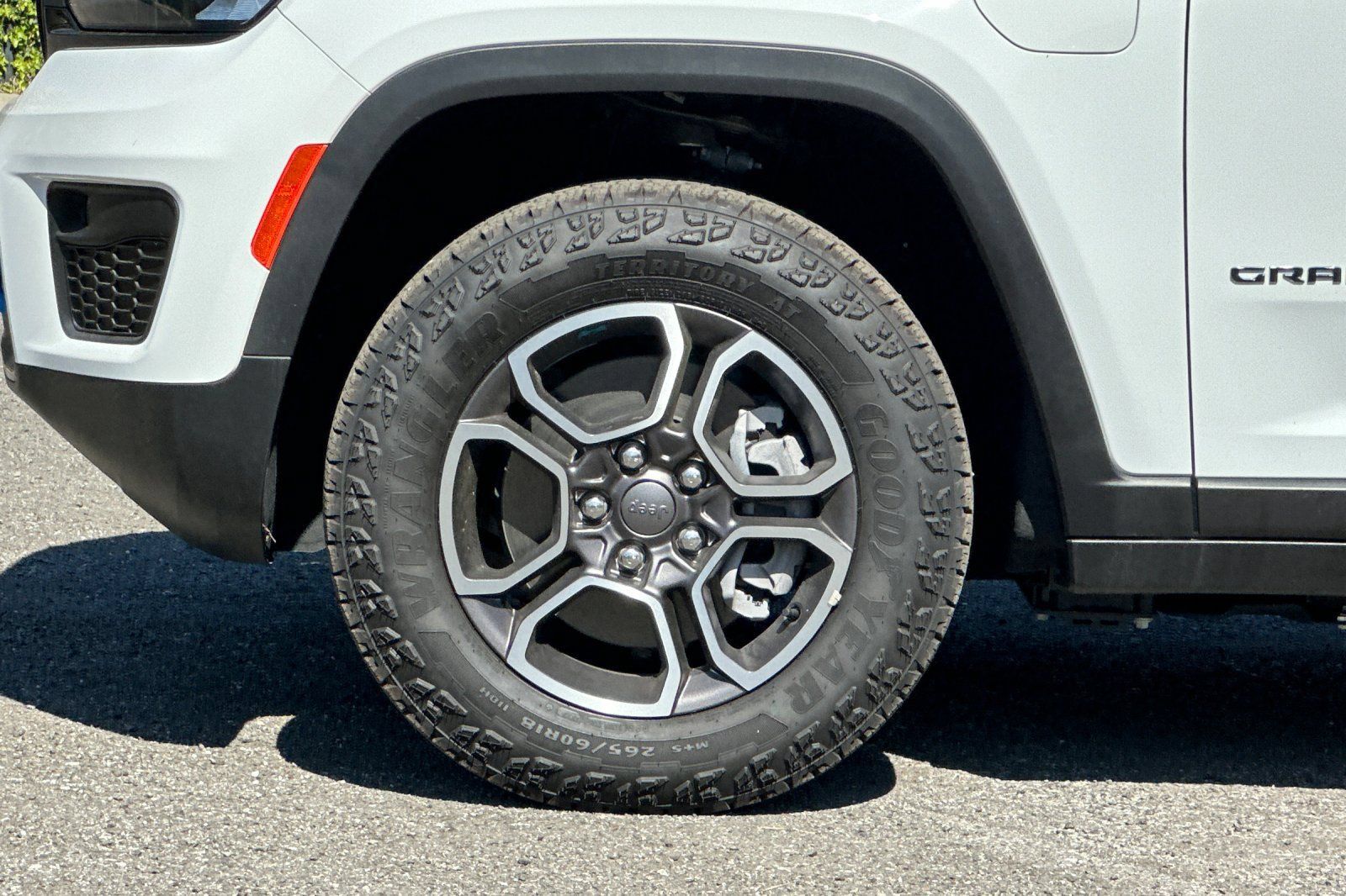 New 2023 Jeep Grand Cherokee Trailhawk AWD/4WD image 25