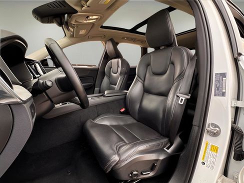 Used 2025 Volvo XC60 B5 Ultra w/ Protection Package Premier image 16