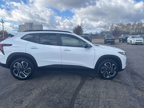 New 2026 Chevrolet Trax RS w/ Sunroof Package image 2