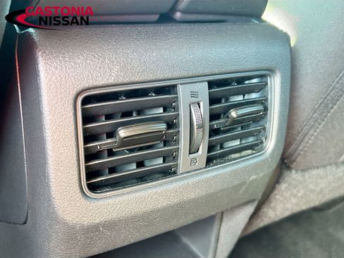 Used 2025 Nissan Rogue S FWD image 33