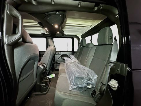 New 2026 Jeep Gladiator Sport AWD/4WD image 15