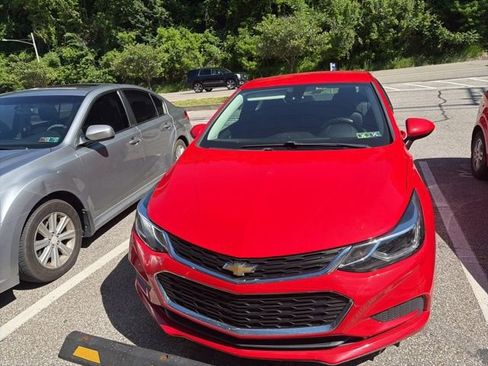 Used 2018 Chevrolet Cruze LT w/ Convenience Package FWD image 18