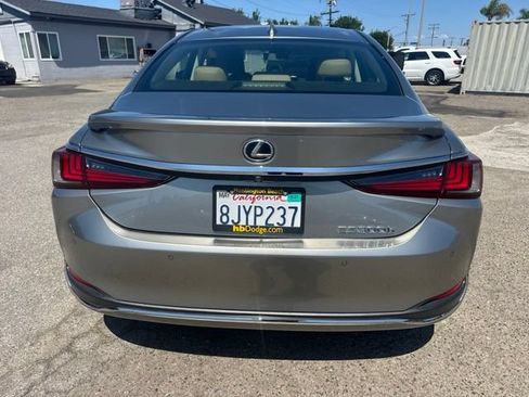 Used 2019 Lexus ES 300h w/ Accessory Package 2 FWD image 5