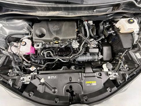 Certified 2024 Toyota Sienna XLE FWD image 33