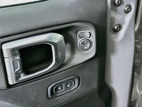 Used 2022 Jeep Wrangler Unlimited Rubicon w/ Cold Weather Group AWD/4WD image 15