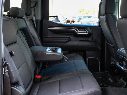 Used 2025 GMC Sierra 1500 Elevation image 36