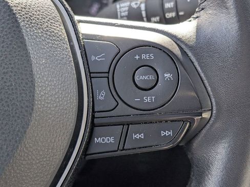 Used 2021 Toyota RAV4 XLE Premium image 25