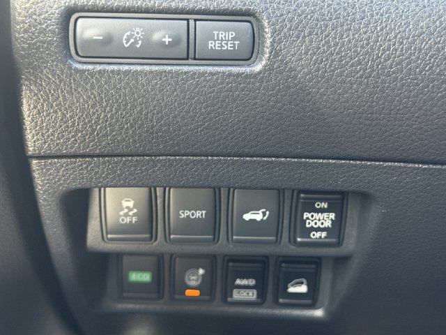 Used 2016 Nissan Rogue SV w/ SV Premium Package AWD/4WD image 32