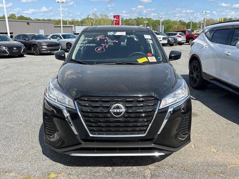 Used 2025 Nissan Kicks Play S image 4