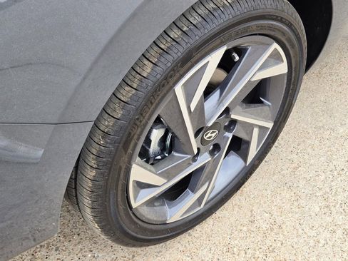 New 2026 Hyundai Elantra Limited FWD image 6