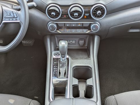 Used 2024 Nissan Sentra SV FWD image 18