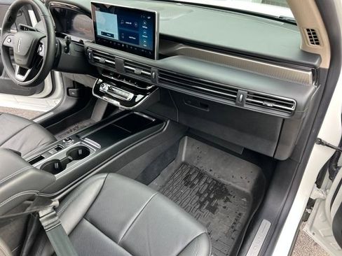 Used 2025 Lincoln Corsair Reserve image 22