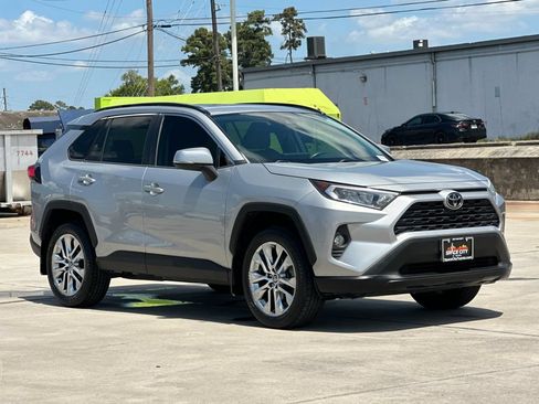 Used 2021 Toyota RAV4 XLE Premium FWD image 8