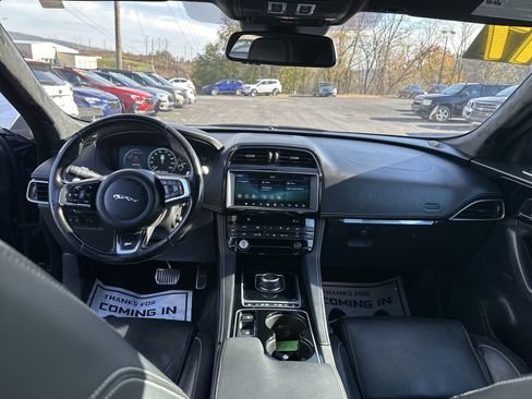 Used 2017 Jaguar F-PACE S image 14