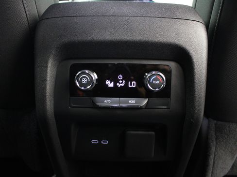 Used 2025 Chevrolet Traverse LT w/ Driver Confidence Package FWD image 27