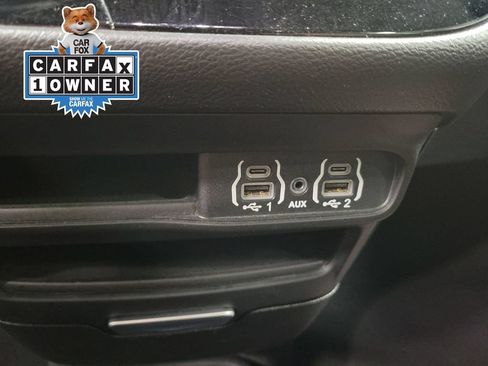 Used 2025 Chrysler Pacifica Select FWD image 18