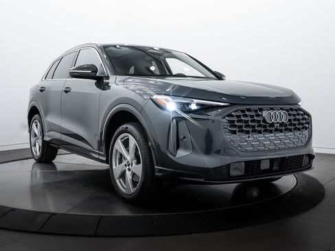 Certified 2025 Audi Q5 Premium Plus w/ Premium Plus image 2