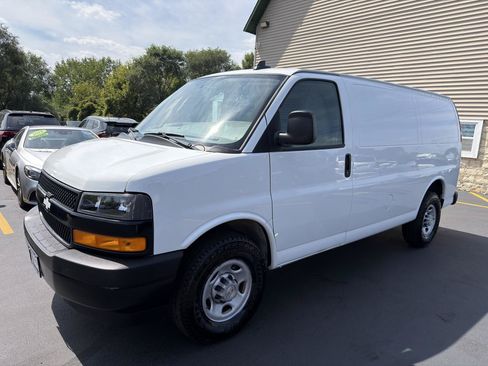 Used 2022 Chevrolet Express 2500 w/ Driver Convenience Package RWD image 2