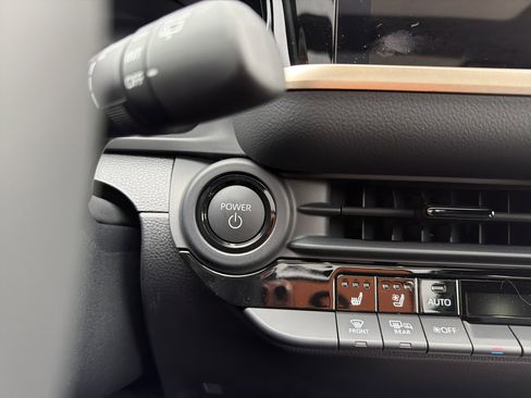 New 2025 Toyota Crown Signia image 20