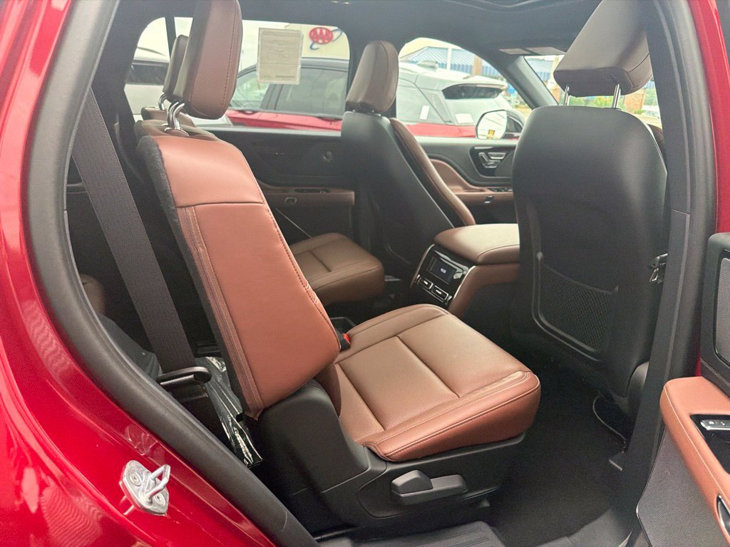 New 2027 Lincoln Aviator Reserve w/ Illumination Package AWD/4WD image 8