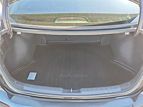 Used 2020 Hyundai Elantra SEL image 18