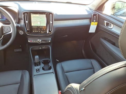 New 2026 Volvo XC40 B5 Core w/ Climate Package image 10