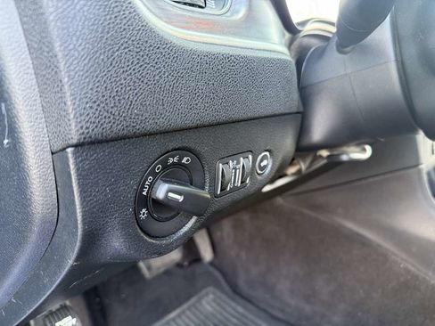 Used 2018 Dodge Charger SXT image 19