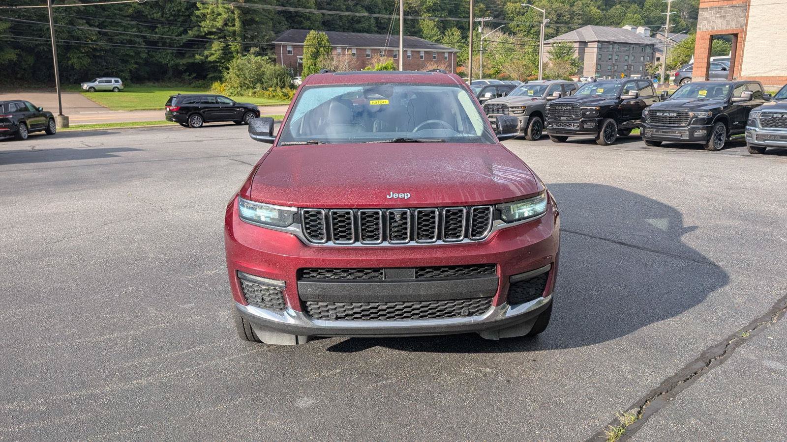 Used 2023 Jeep Grand Cherokee L Limited w/ Luxury Tech Group II AWD/4WD image 42