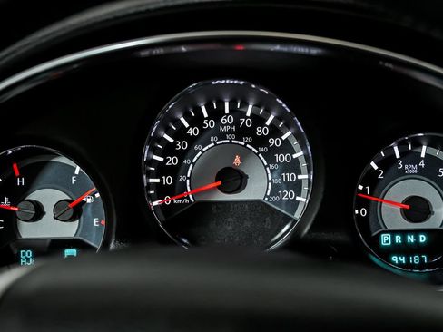 Used 2013 Chrysler 200 Touring FWD image 17
