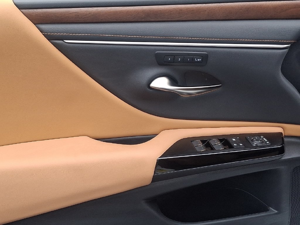 Certified 2025 Lexus ES 350 w/ Premium Package FWD image 13