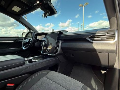 Used 2025 GMC Acadia Elevation image 22