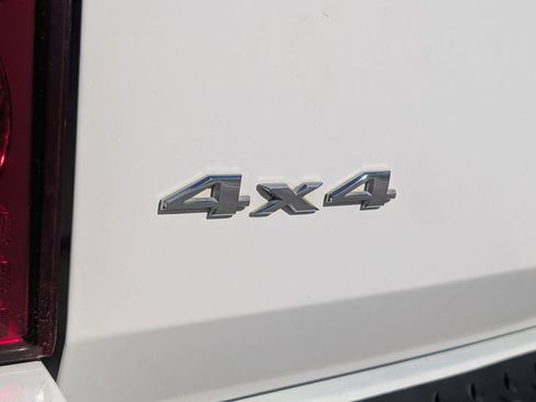 Used 2010 Jeep Commander Sport w/ Sun/Sound Group image 35